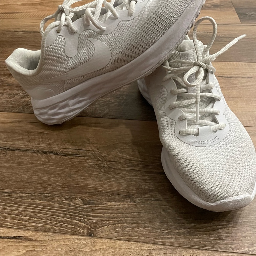 Men’s White Nike Sneakers